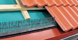 Fésűs eresz szellőzőelem, lapos 60 mm x 1 fm, fekete, barna